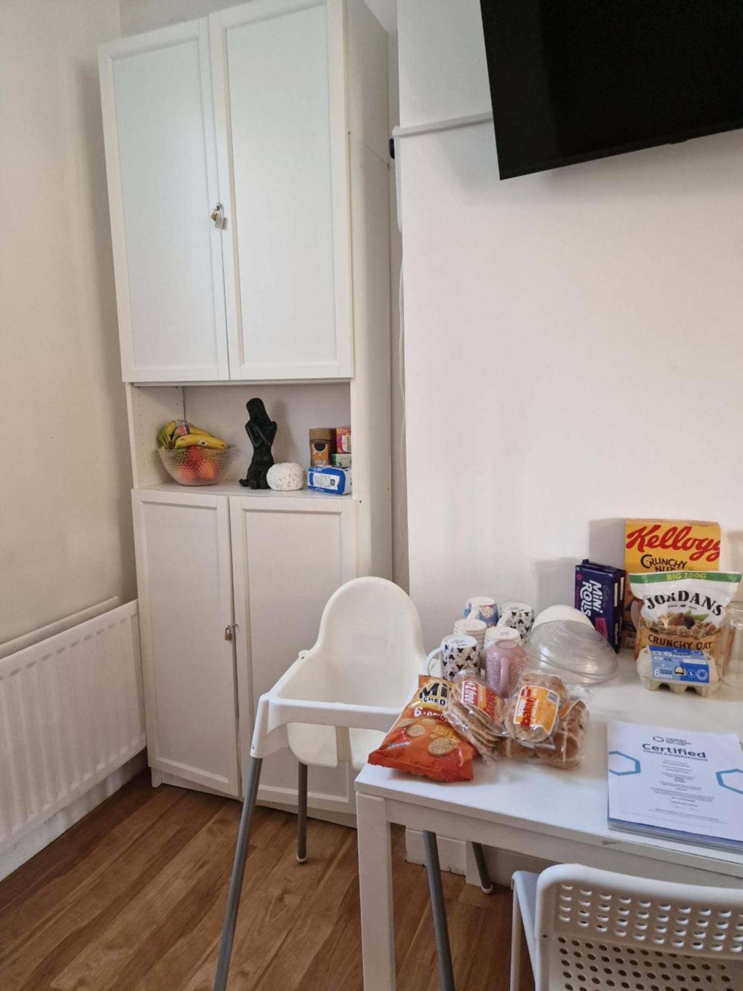 Hostel Aunty Katie'S House, Ni Tourist Board Certified & Located On The Main Oldpark Road To Belfast, With Free Continental Breakfast & Free Ultra Fast Sky Internet, Free Sky Sports & Free Sky Cinema, Self-Check In After 10Pm Gmt Exterior foto