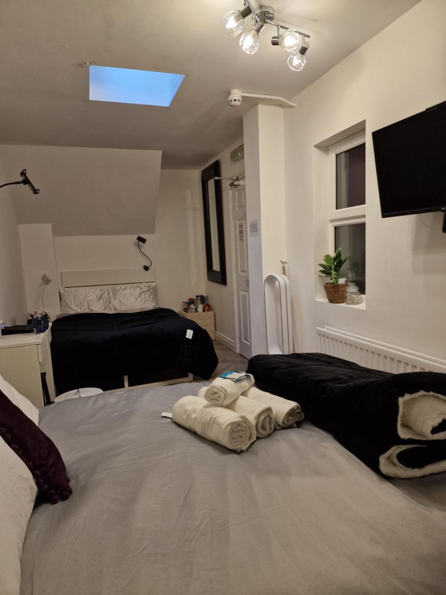Hostel Aunty Katie'S House, Ni Tourist Board Certified & Located On The Main Oldpark Road To Belfast, With Free Continental Breakfast & Free Ultra Fast Sky Internet, Free Sky Sports & Free Sky Cinema, Self-Check In After 10Pm Gmt Exterior foto